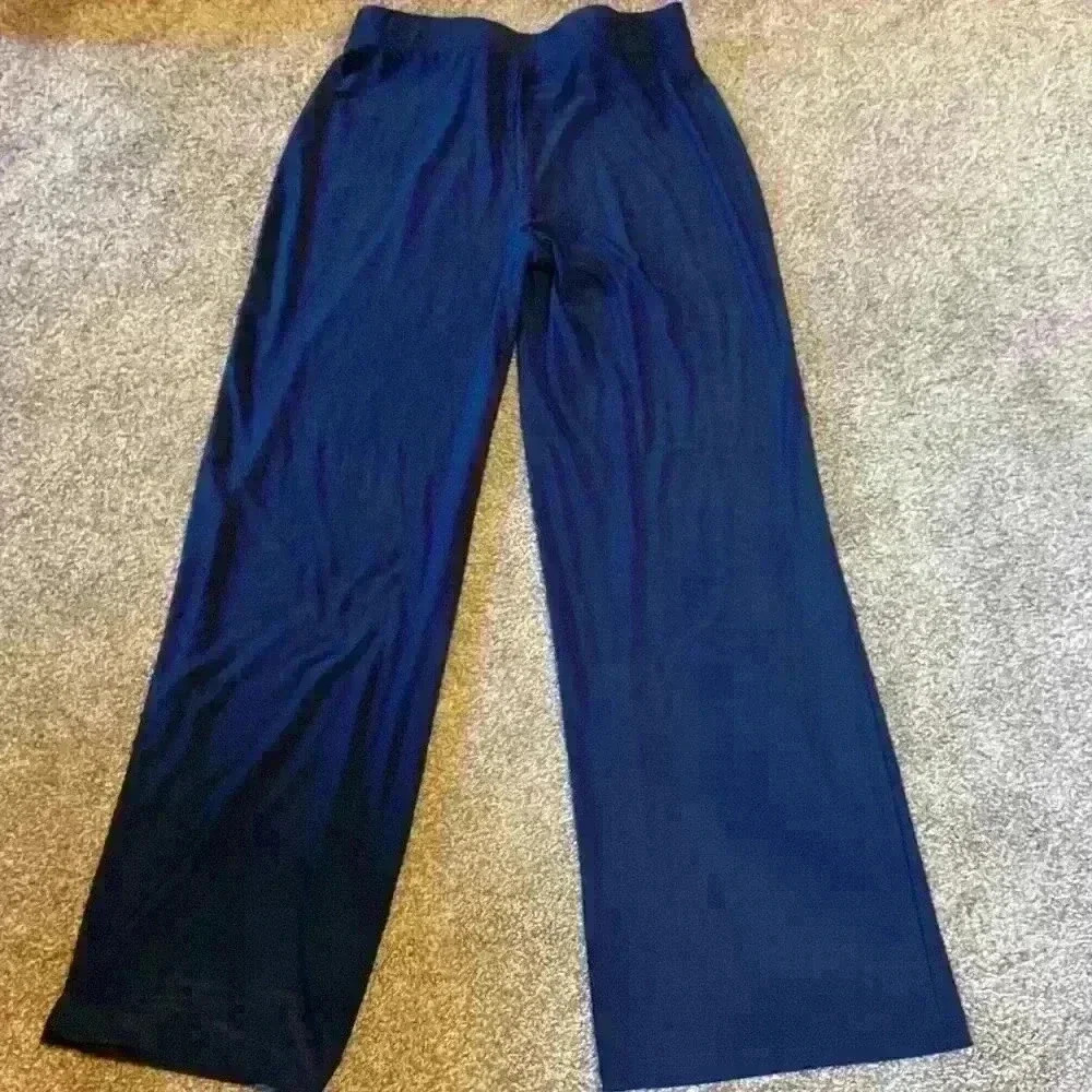 H by Halston women’s navy blue pull on wide leg pant. Size medium.